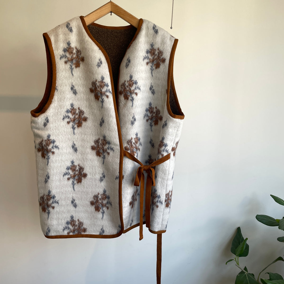 qiri//sarasa raised jacquard ベスト　6301BL006262