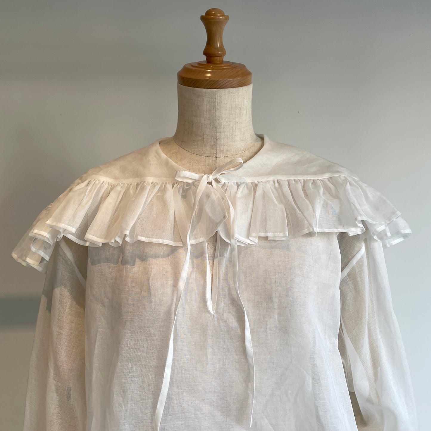 Heriter //コットンオーガンジーフリルカラーブラウス　H0-00-3065