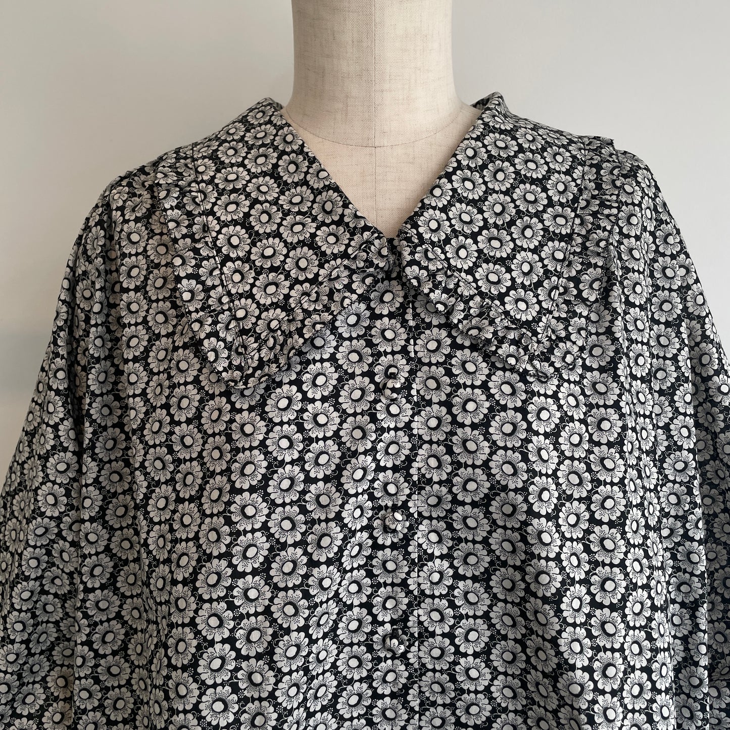 porterdesboutons//リバティフラットカラーフリルブラウス　P14-1-047