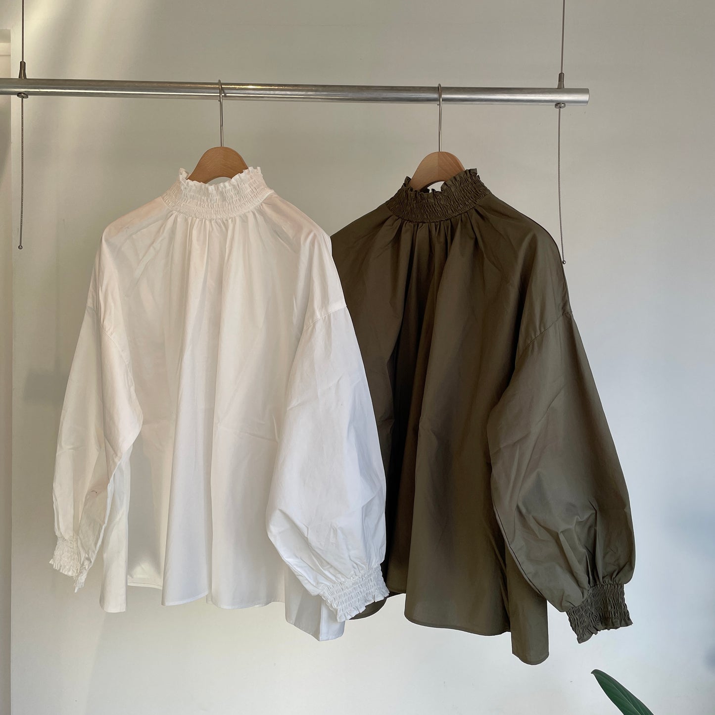 universaltissu //ナチュラルタイプライター モックネックBL
UT244BL023