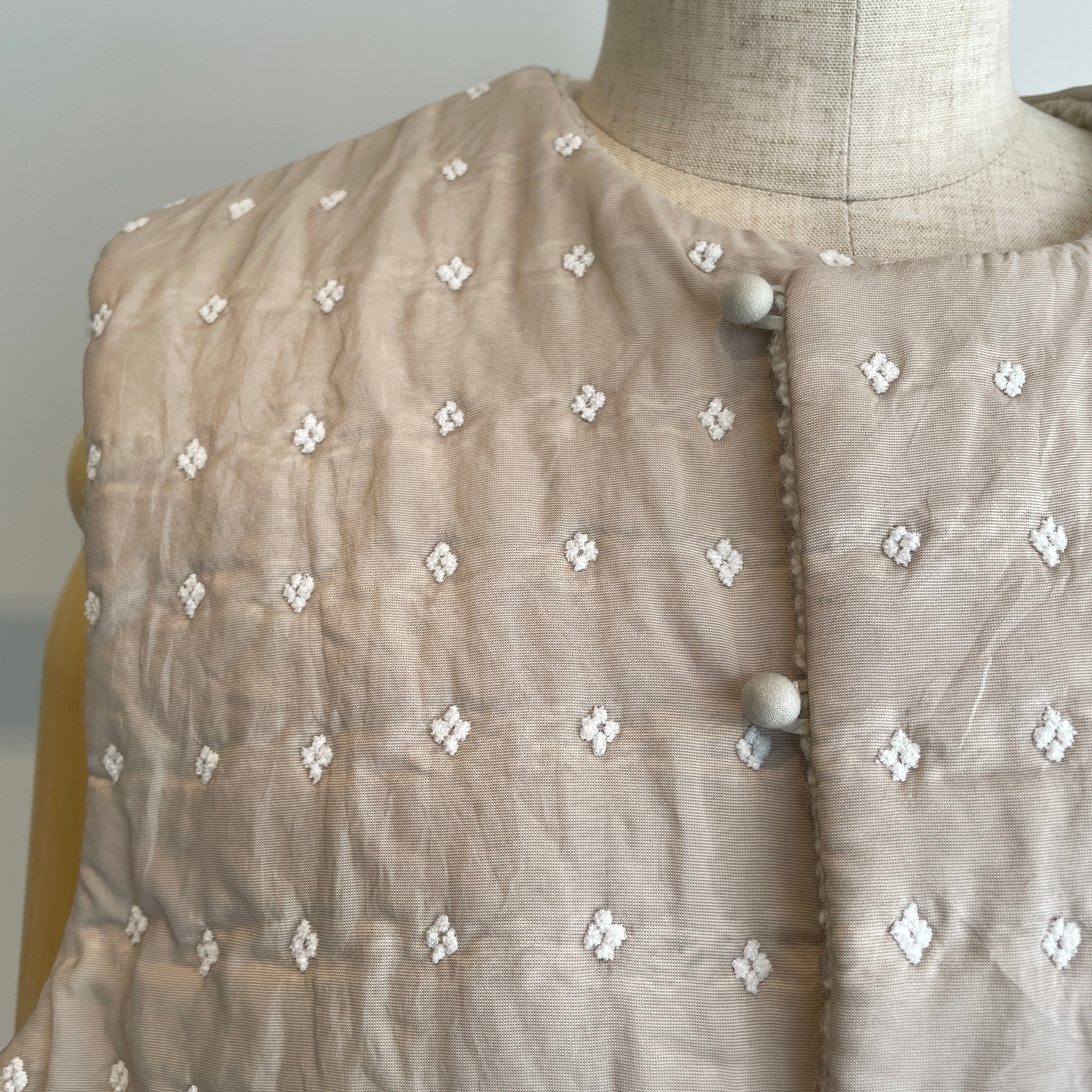 qiri //flower dot quilt jacquard ショートリバーシブルベスト