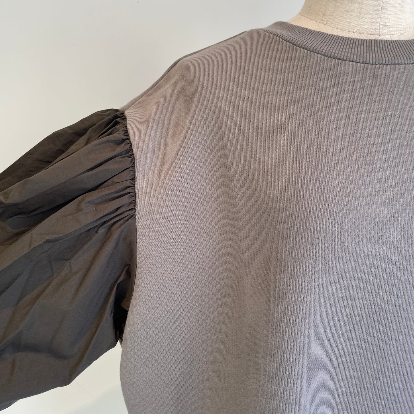 universaltissu//セントラル裏毛タイプライターコンボギャザーPO
US260CT031