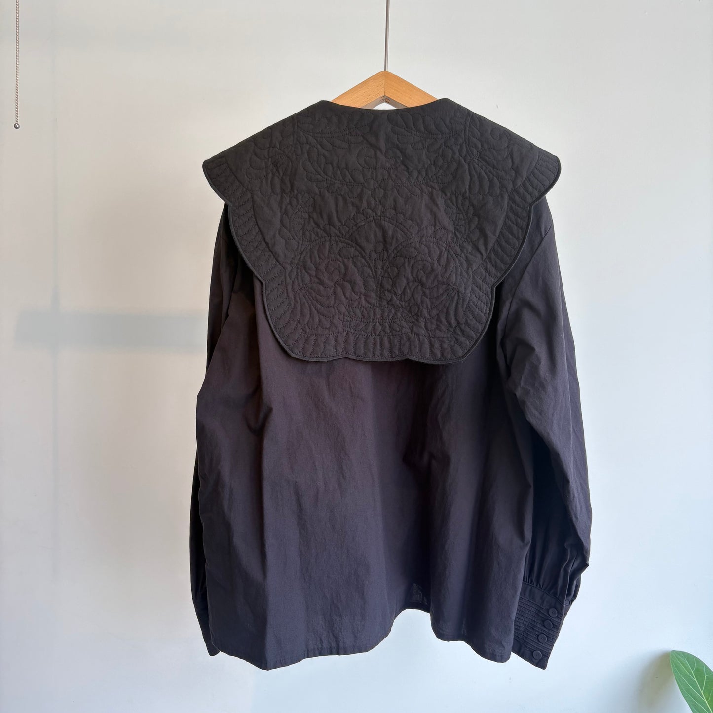 qiri//trapunto quilt collar ブラウス　6301BL007262