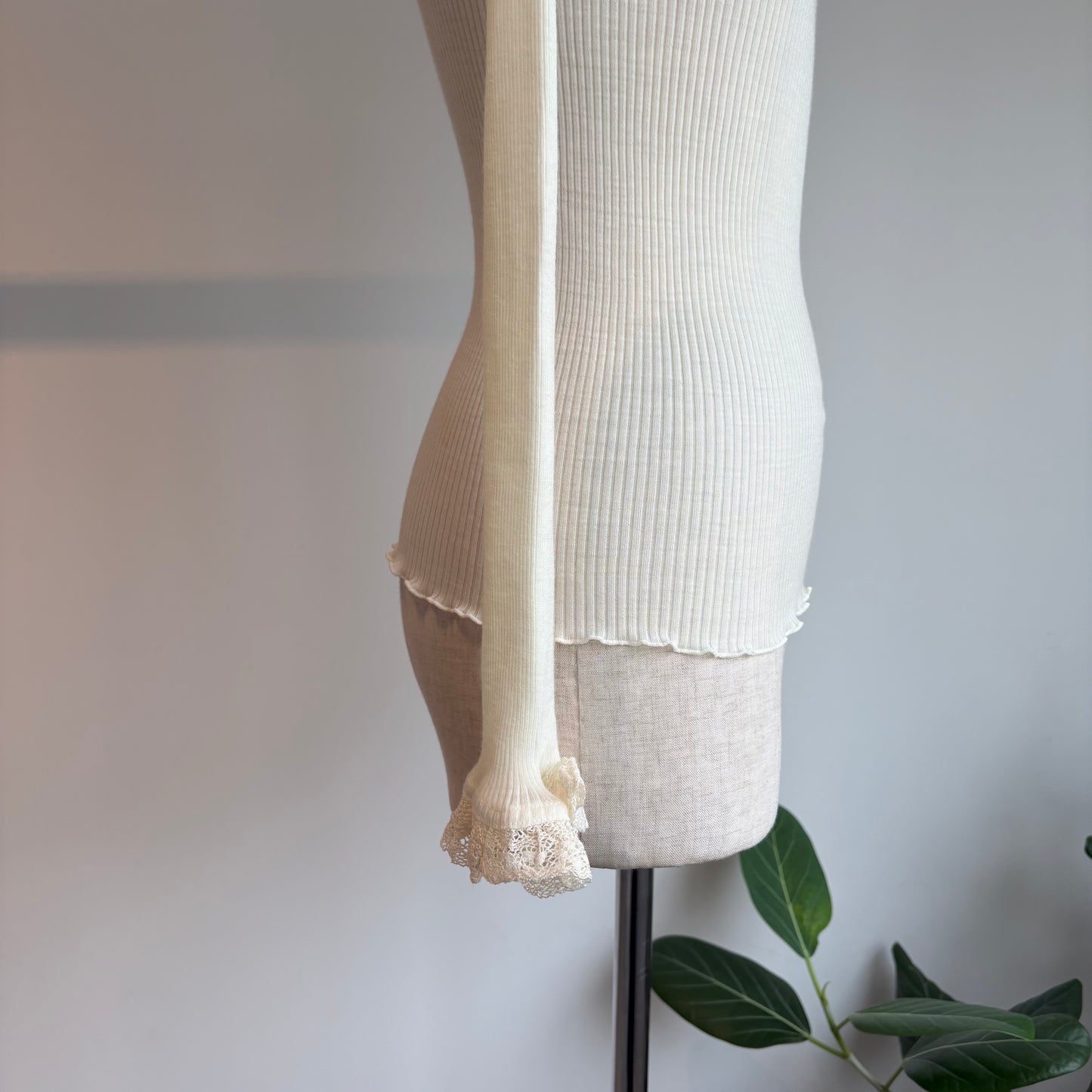 NATIVE VILLAGE// Thoughts on stockings リブレースプルオーバー　33262-04107