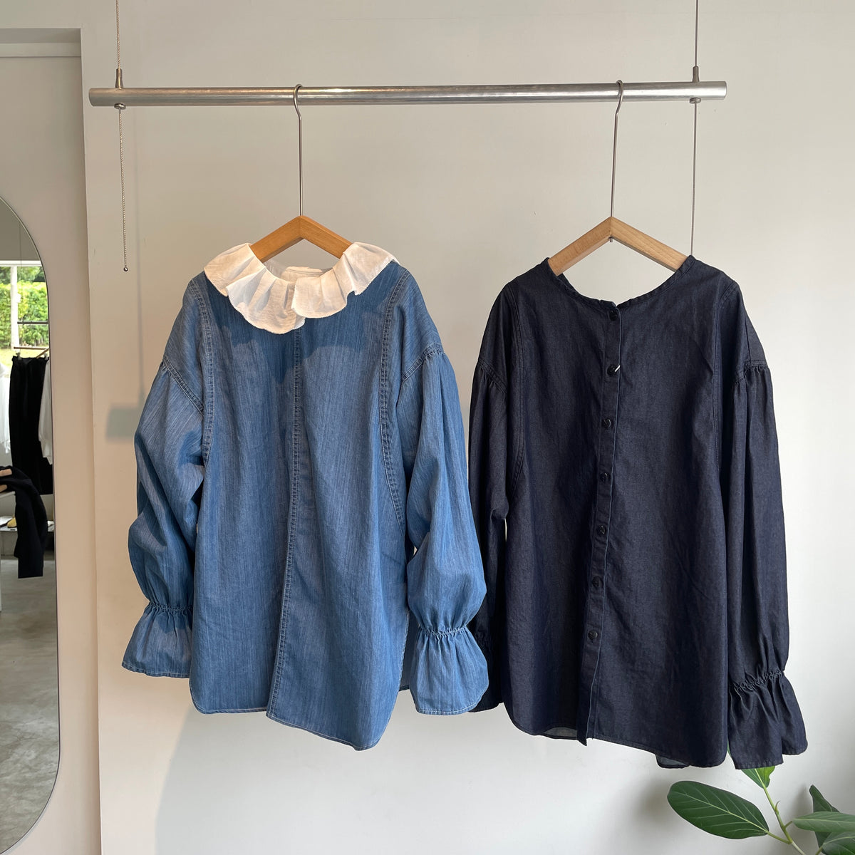 yuni//Cotton denim gathered sleeves ブラウス　1701BL010262