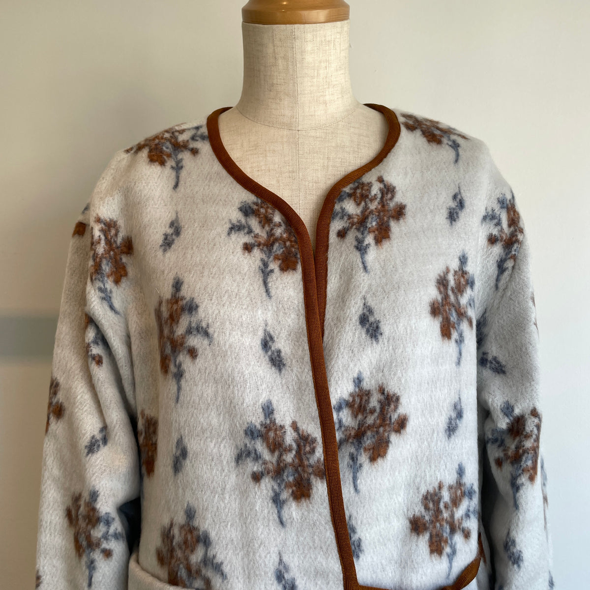 qiri//sarasa raised jacquard カーディガン　6301BL004262