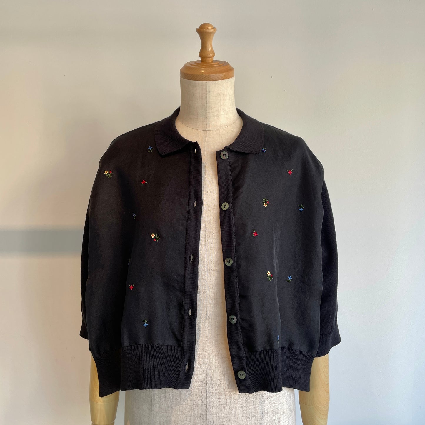 porter des boutons//Petite fleurニット　P21-2-019