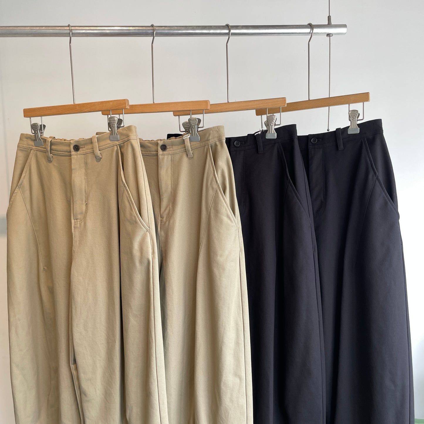 yuni//20/2強撚Cotton twill cocoon tapered パンツ 1701PT006262