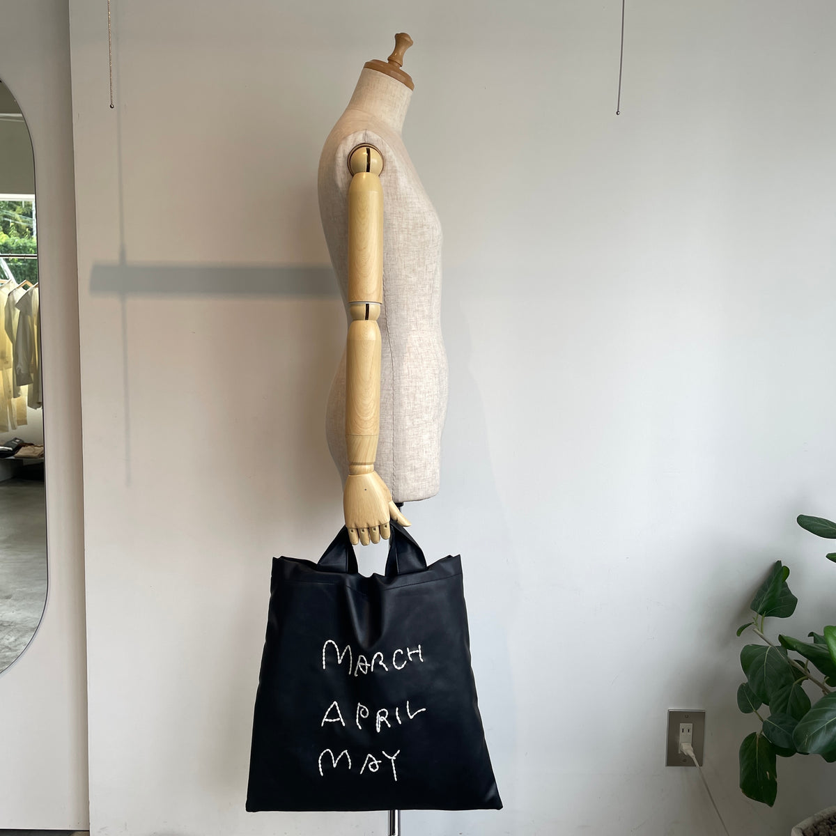 March April May//PU stitch tote
ステッチトート
3-8-024