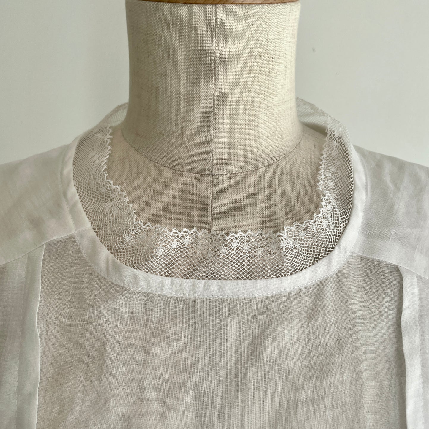 NATIVE VILLAGE//No.6 寂静スリーブレスレースブラウス　31261-06107