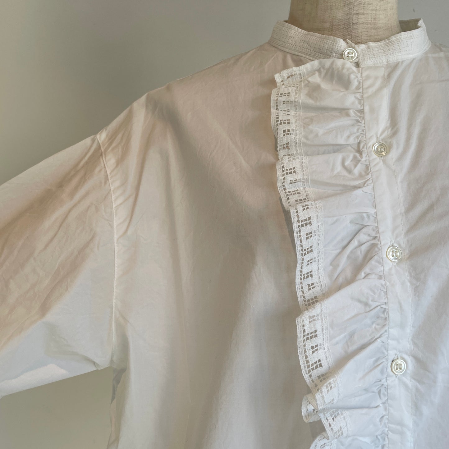 universaltissu//ナチュラルタイプライターイタリアンフィレレースラッフルBL   US260BL037