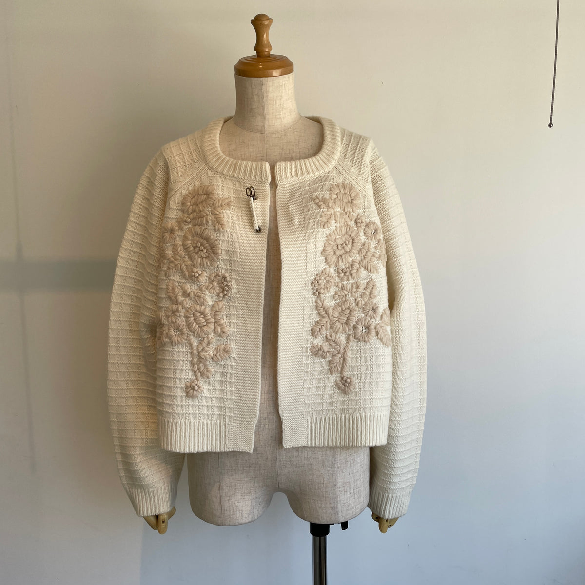 yuni//ウール / ハンド刺繍カーディガン　1701KN001262