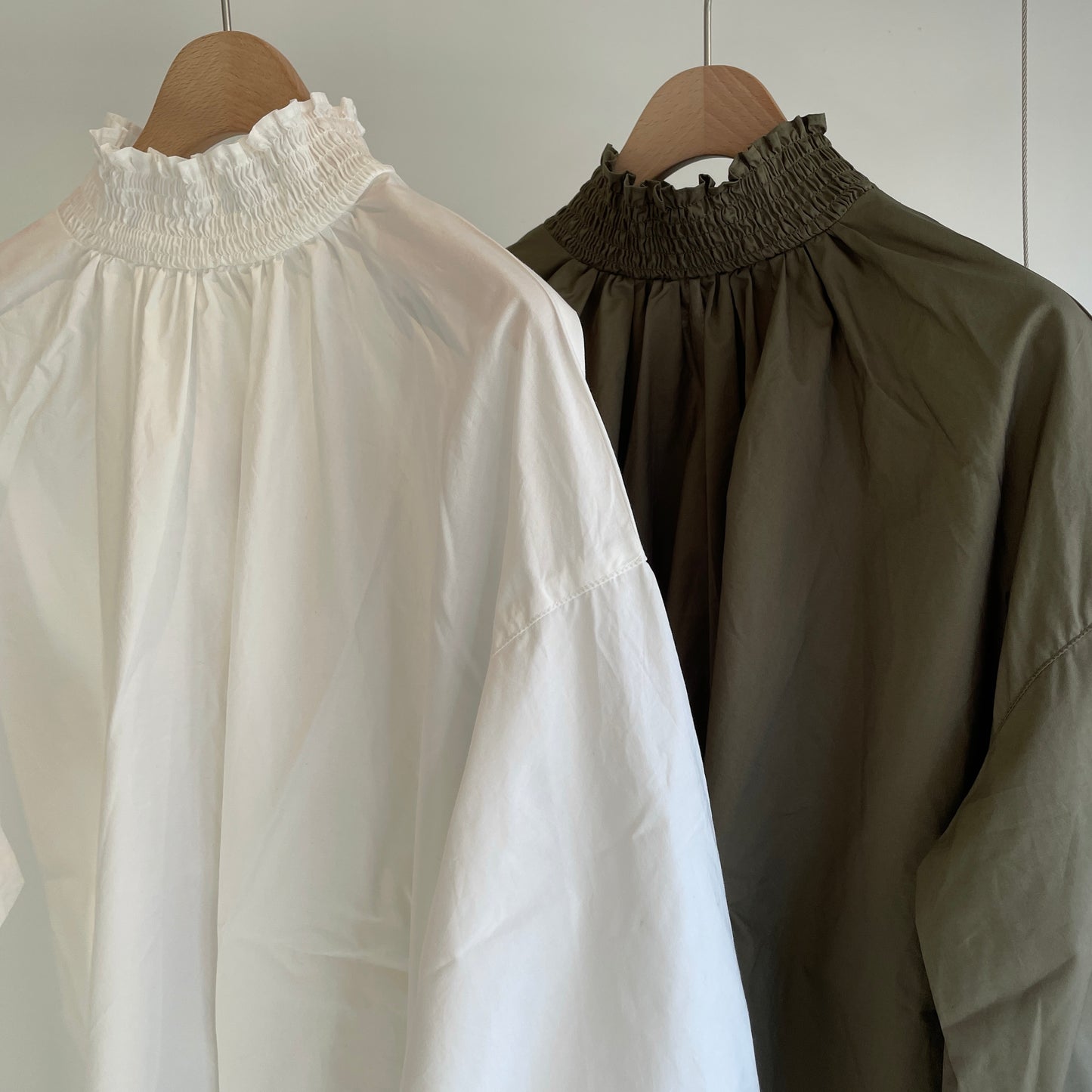 universaltissu //ナチュラルタイプライター モックネックBL
UT244BL023