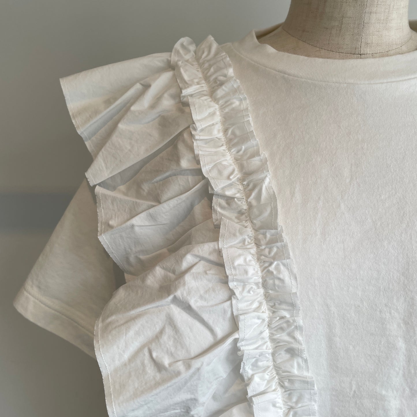 universaltissu//クラシック天竺 ショルダーフリルT  US251CT022