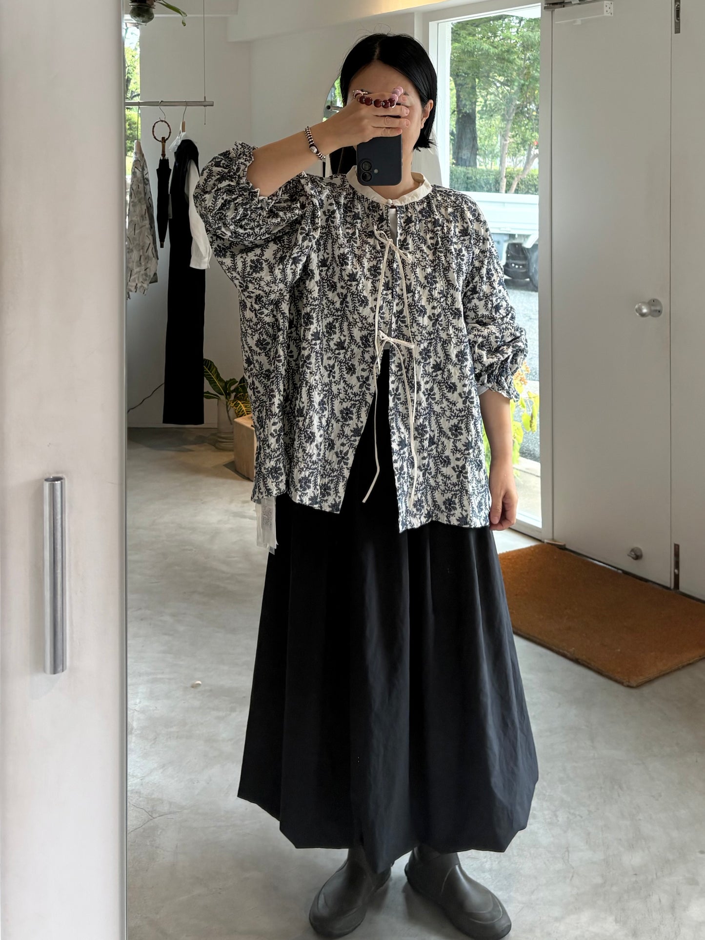qiri//garden embroidery gather スリーブブラウス
6301BL008262