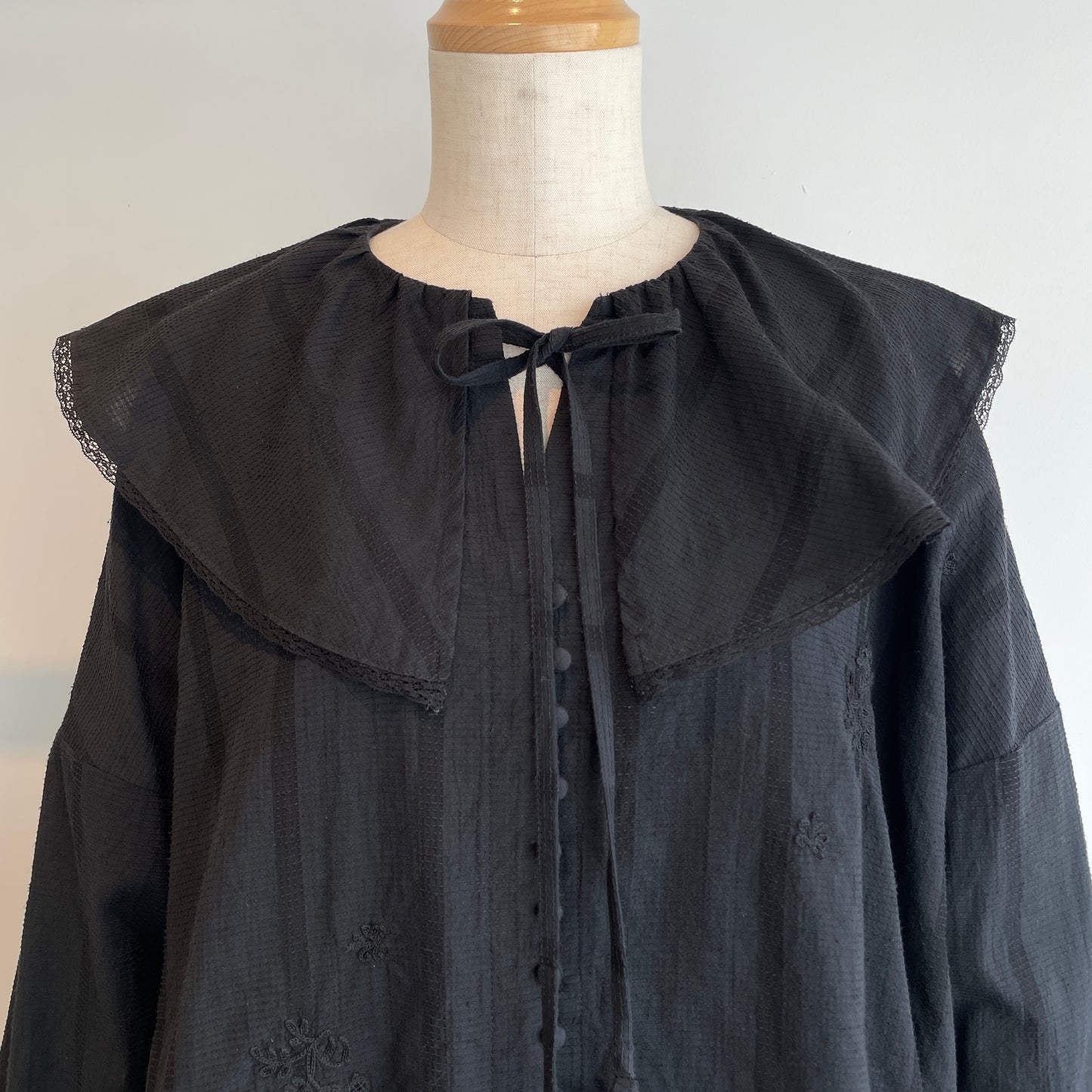 qiri//antique chain embroidery ブラウス　6301BL012261