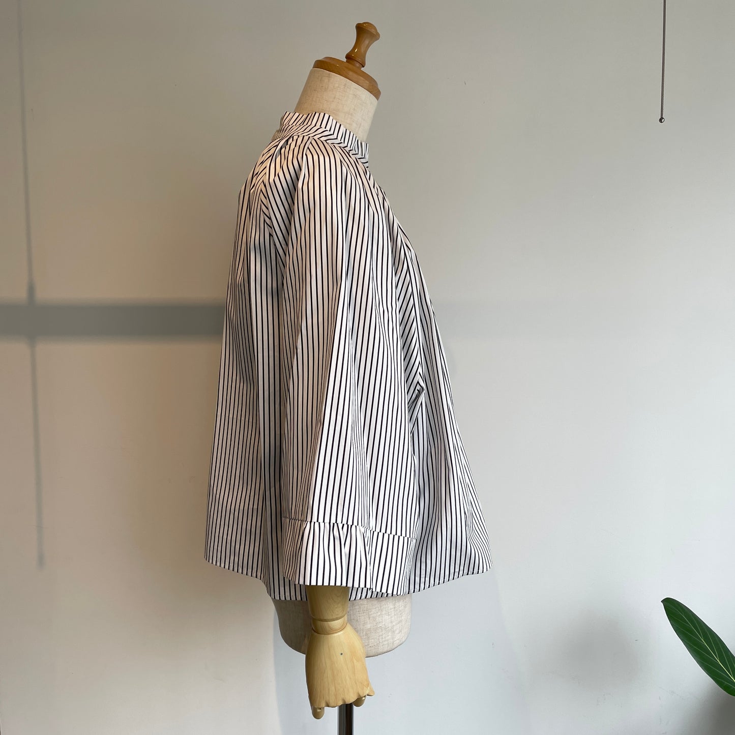 SIHIRAI// WIDE SLEEVE TACブラウスCHSS26-7008