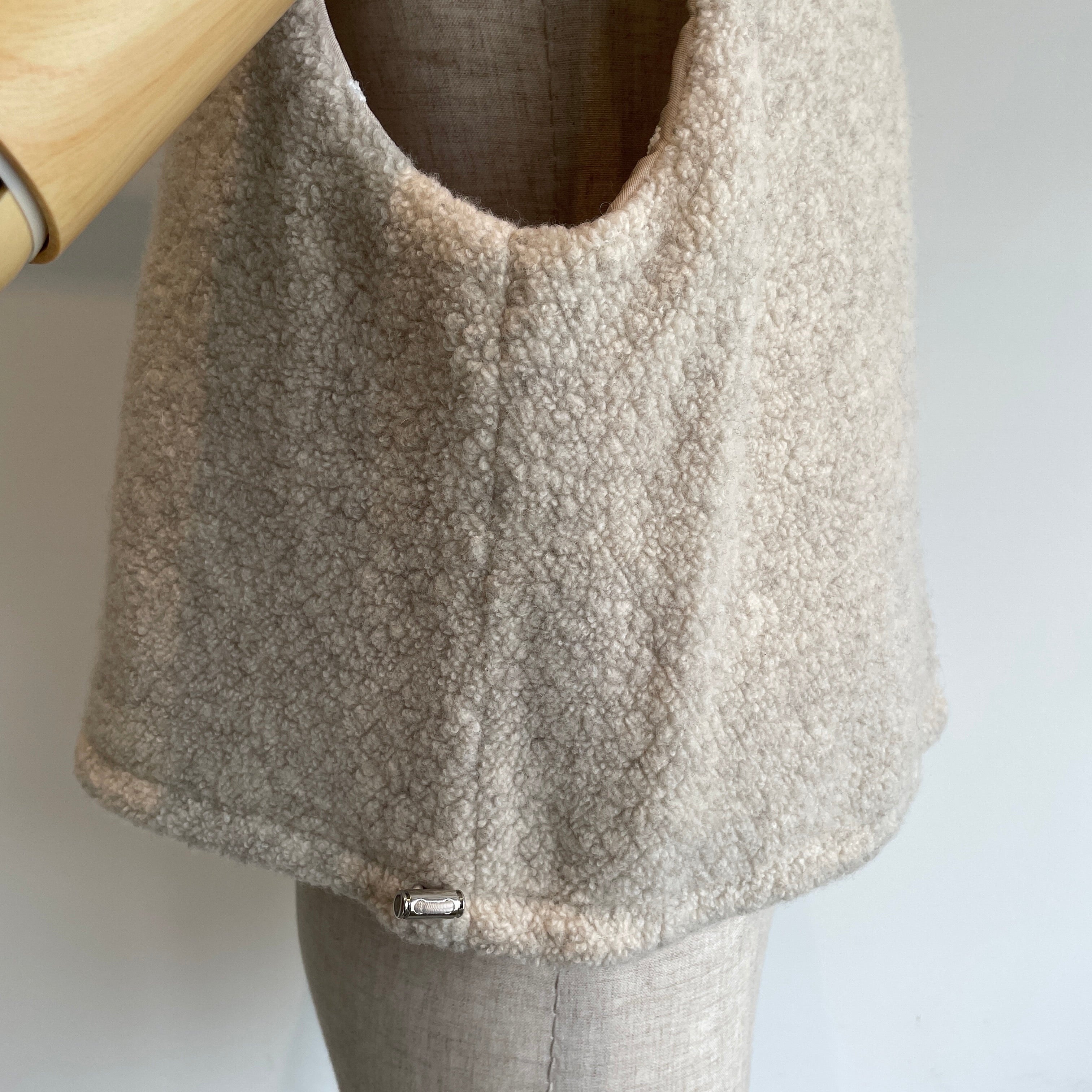 りりページ① qiri //flower dot quilt jacquard ショートリバーシブルベスト