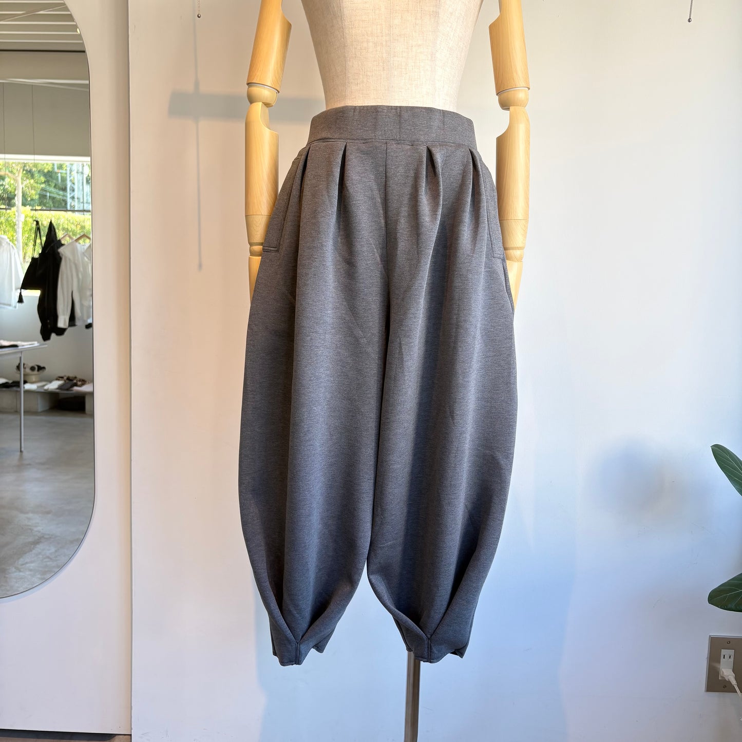 ALWEL//TUCKED PEG PANTS  AIR-3