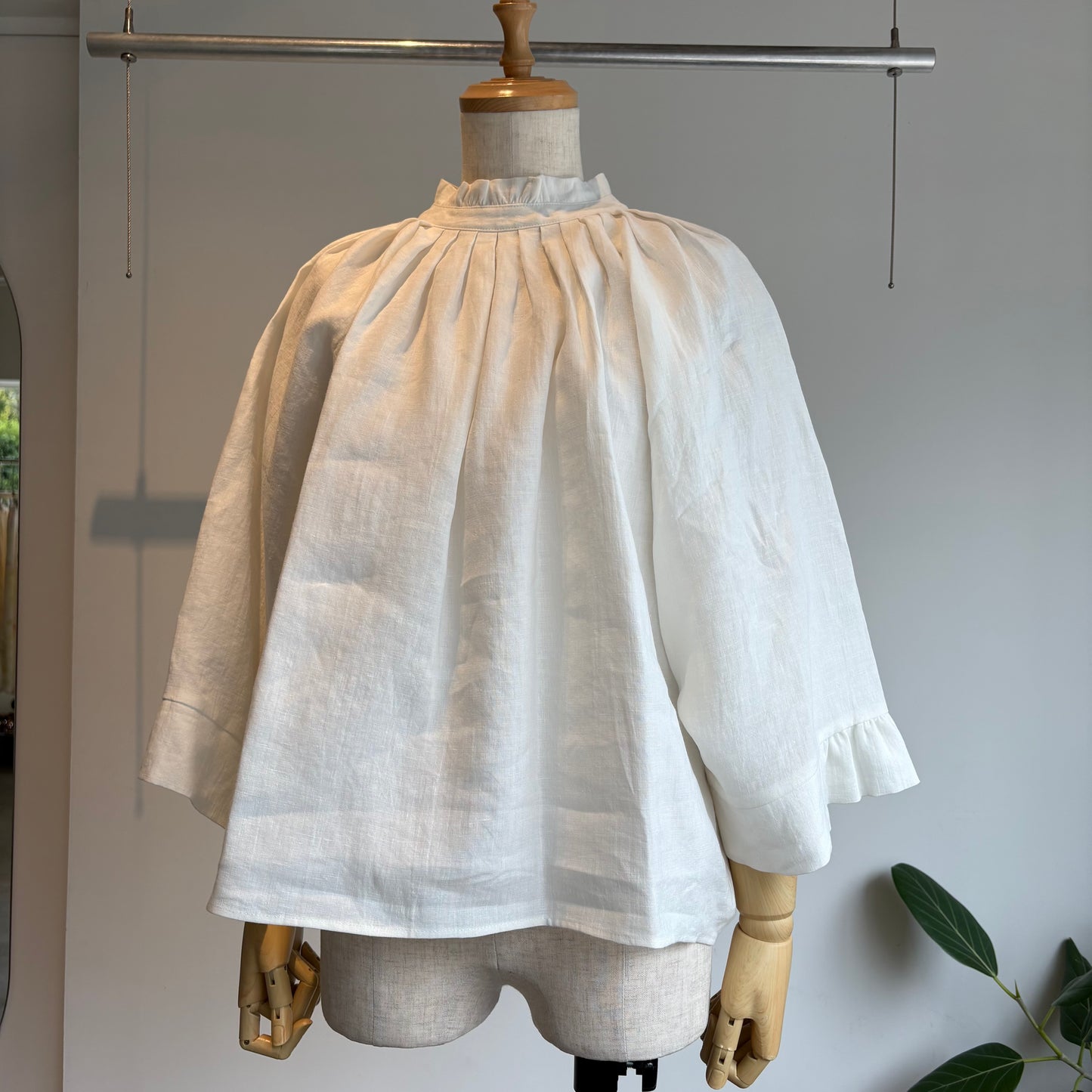 SI-HIRAI// WIDE SLEEVE TACブラウス　CHSS26-7008 FL