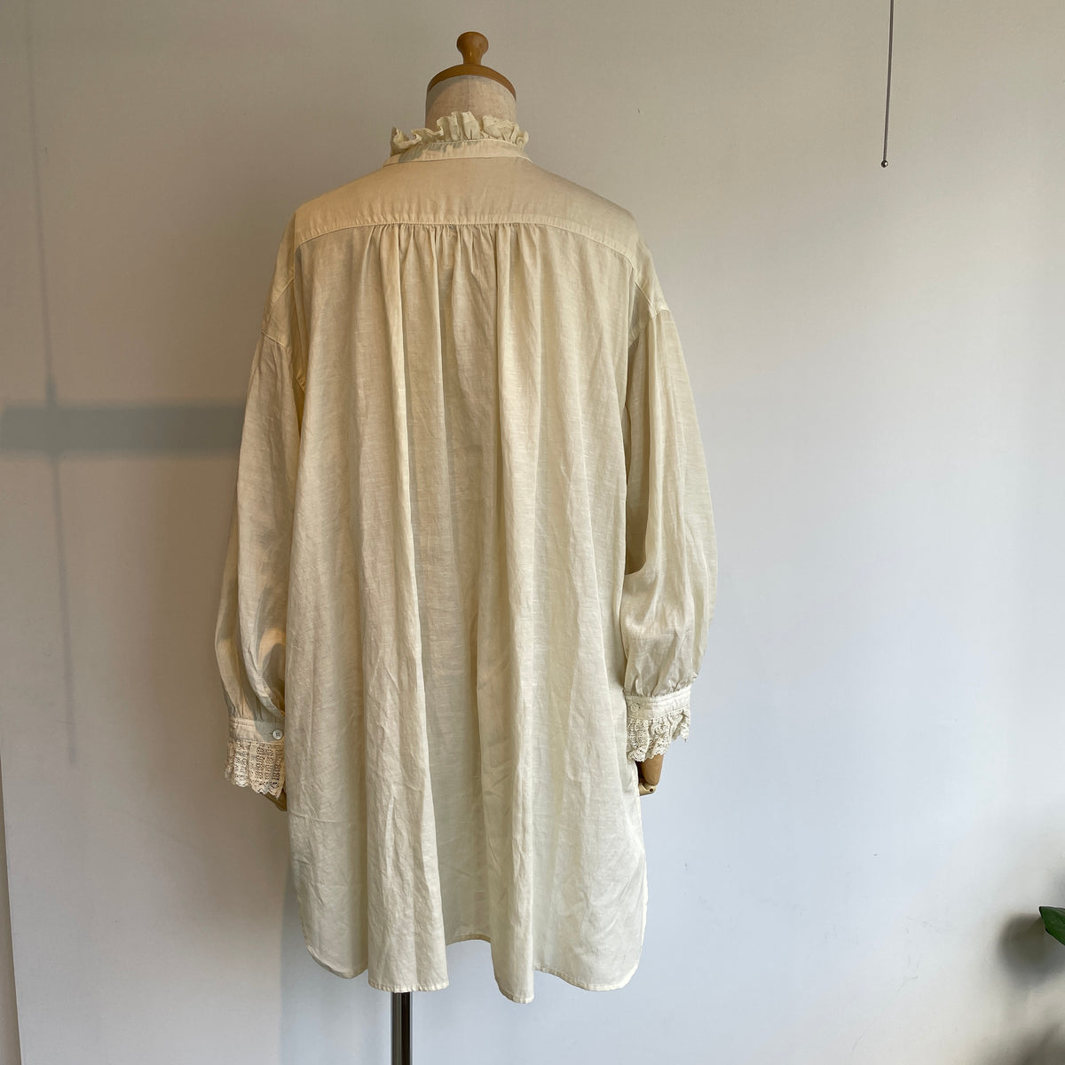 yuni//リサイクルコットン／CuラッフルレースカラーロングBL 1701BL009262