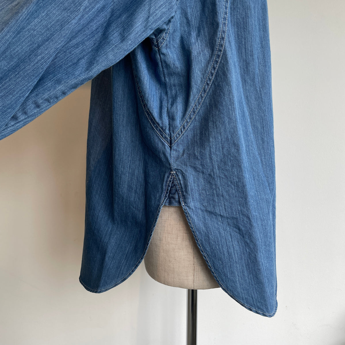 yuni//Cotton denim gathered sleeves ブラウス　1701BL010262