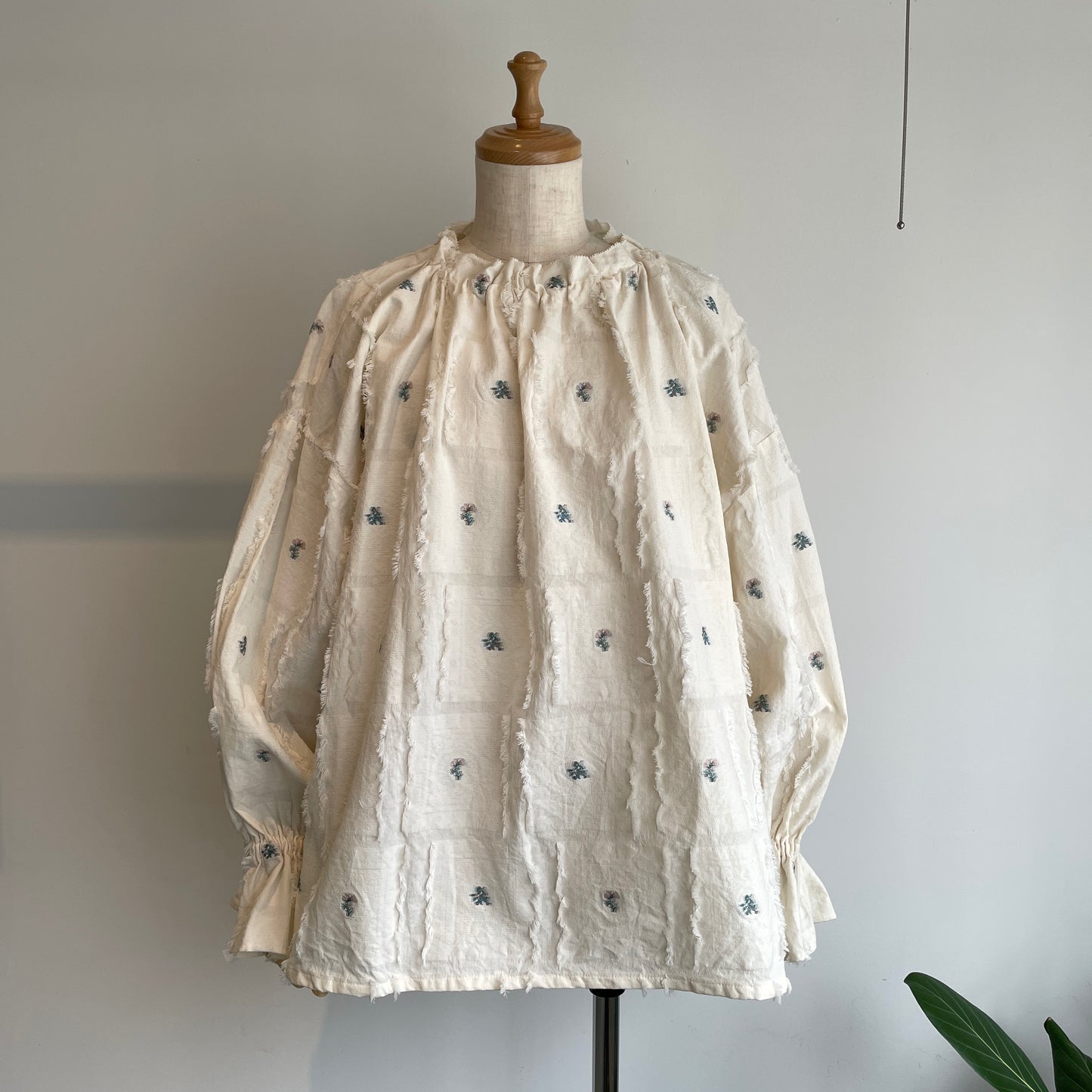 qiri //fleurs lace jacquard gather BL 6301BL006261