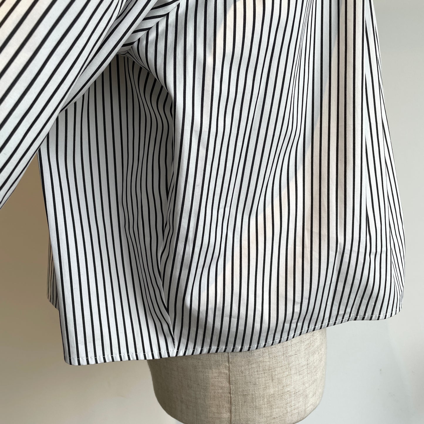 SIHIRAI// WIDE SLEEVE TACブラウスCHSS26-7008