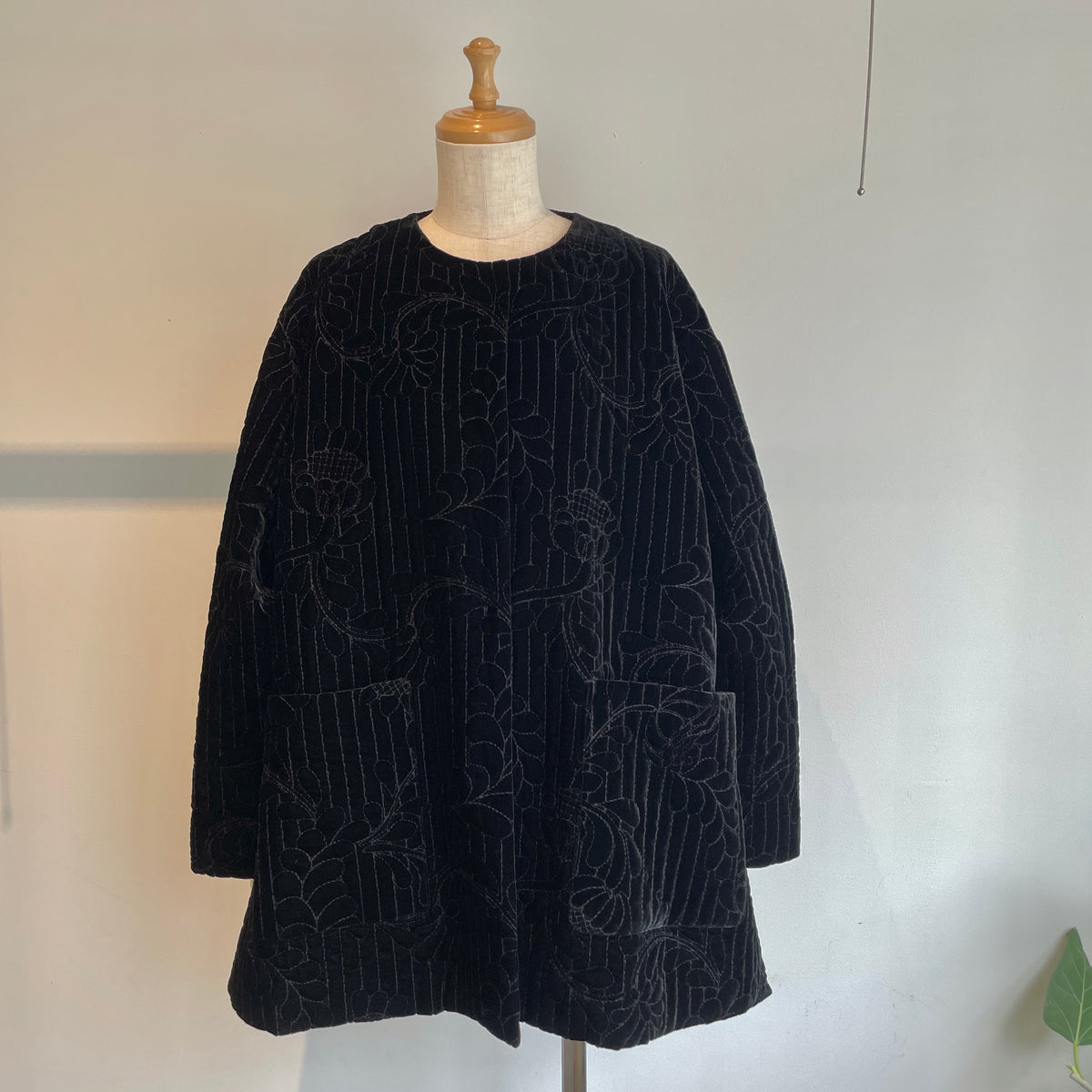 heriter//velvet quit embroidery short coat H2-26-6006