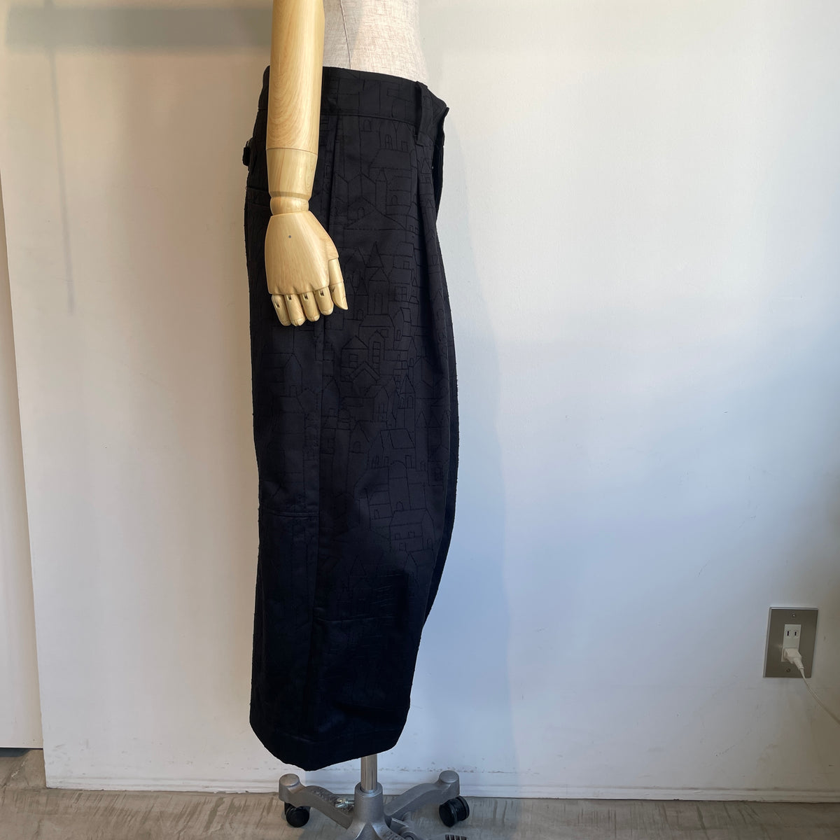 ASEEDONCLOUD【受注商品】//Townscape embroidery Robber trousers 271504