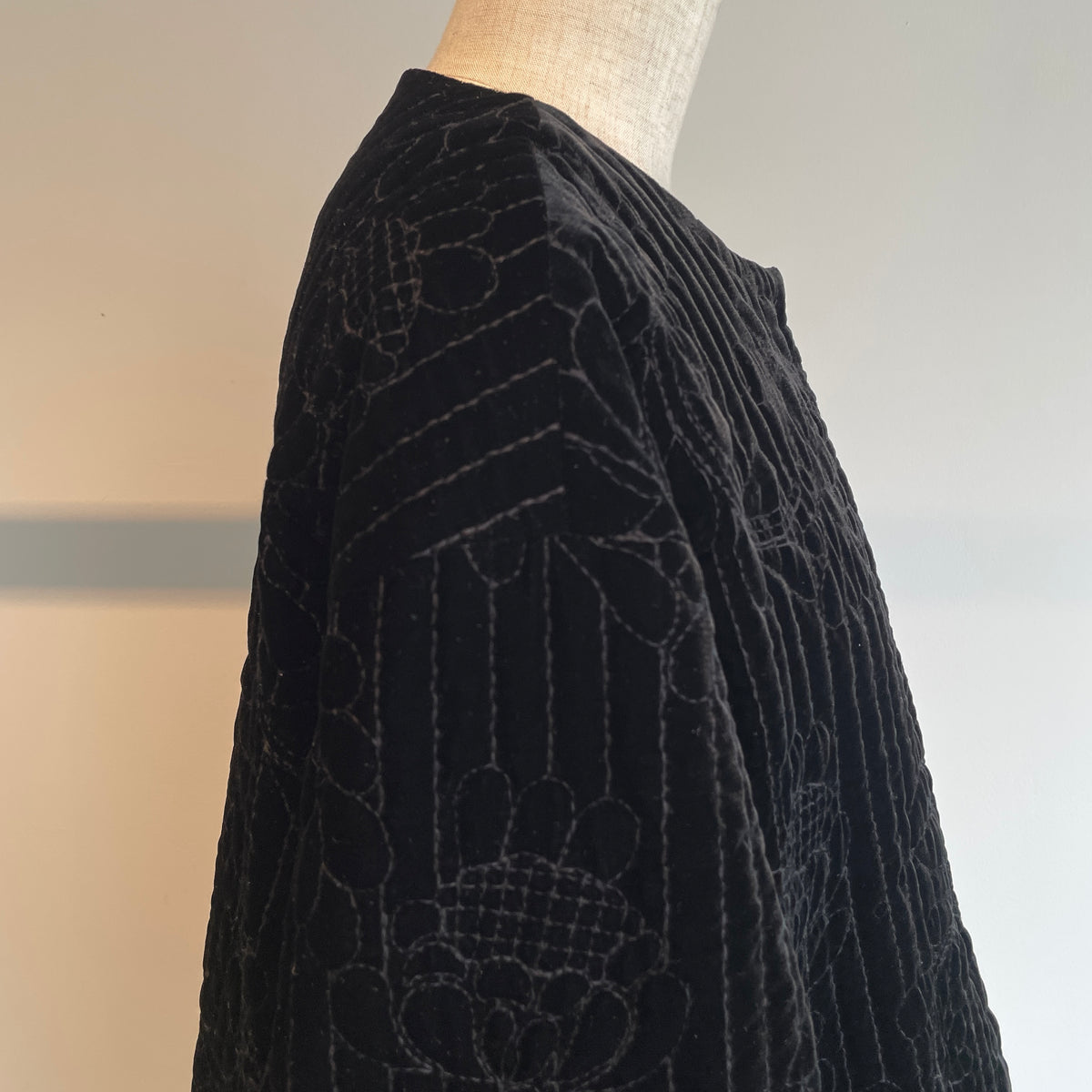 heriter//velvet quit embroidery short coat H2-26-6006
