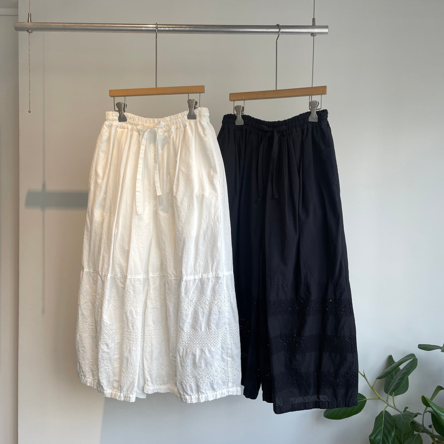 buoy buoy//RACE STRIPE刺繍 CROPPEDパンツ 2701PT009261