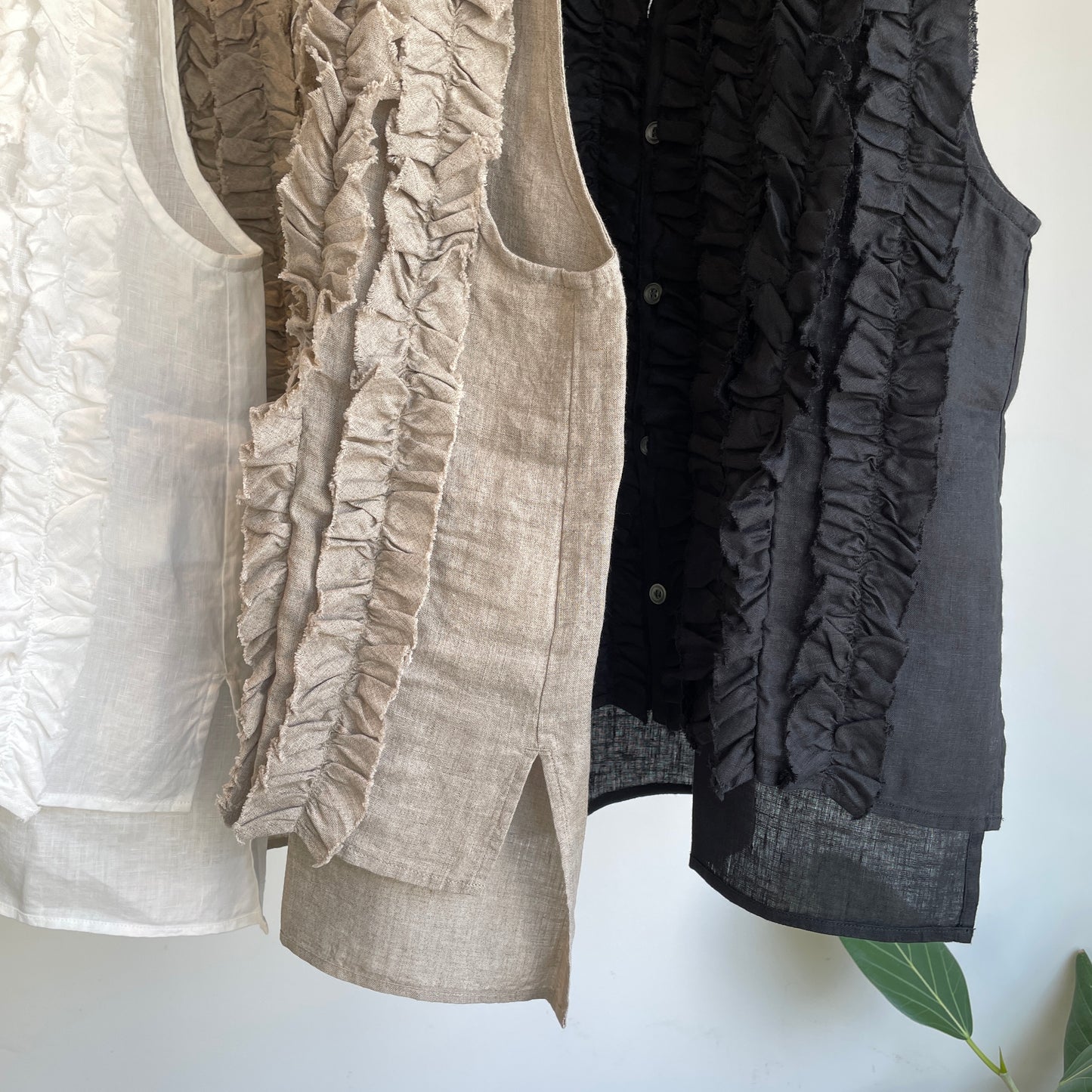 universaltissu//フレンチリネンスリーブレスフリルBL
UT261BL005