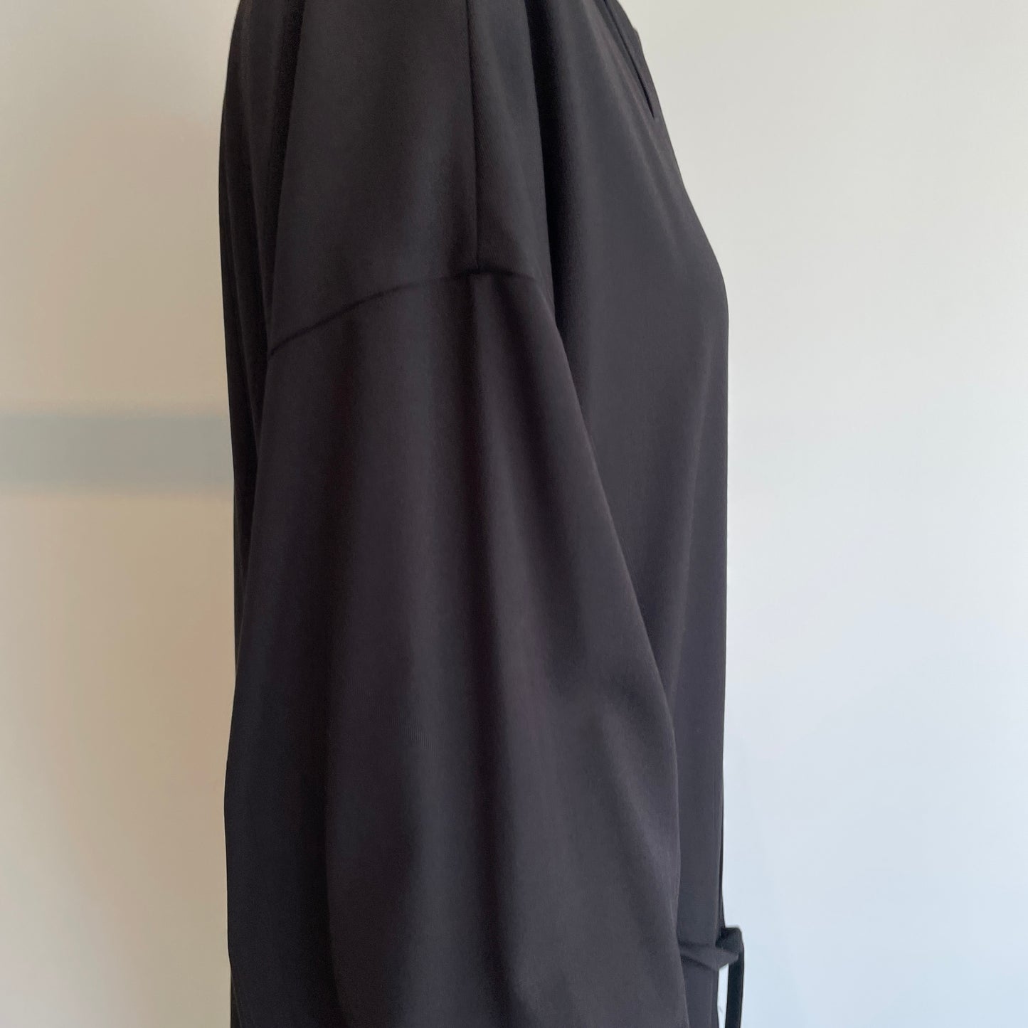 SI-HIRAI //MICRO STRETCH GABA RUBBER CUFF DRESS CHAW24-5018