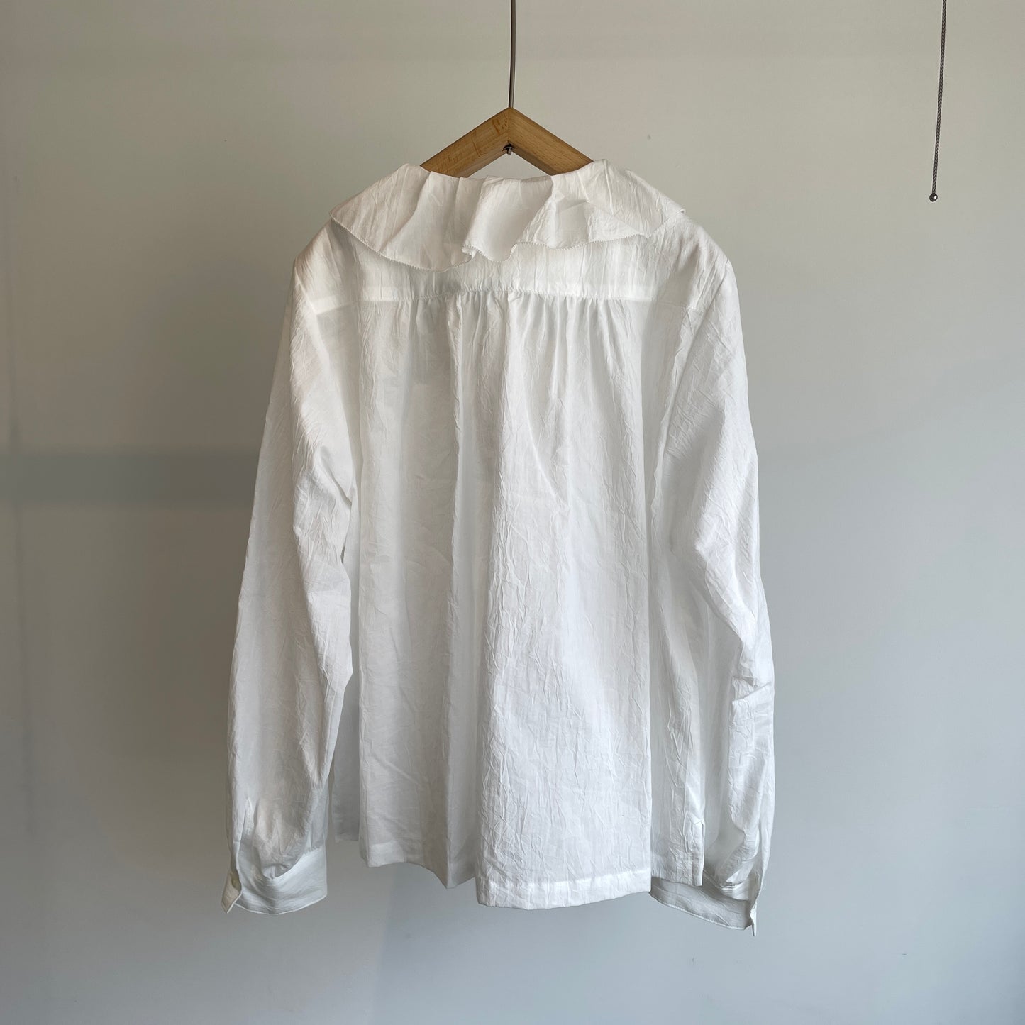 porter des boutons//ラッフルブラウス　P23-1-015-02