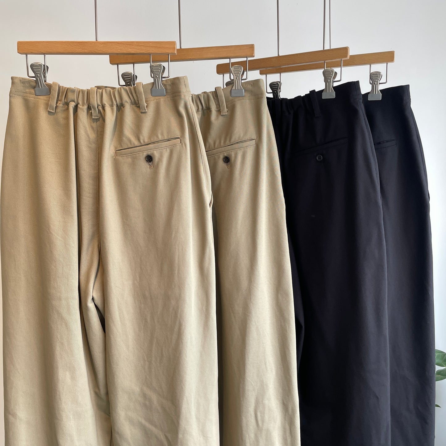 yuni//20/2強撚Cotton twill cocoon tapered パンツ 1701PT006262