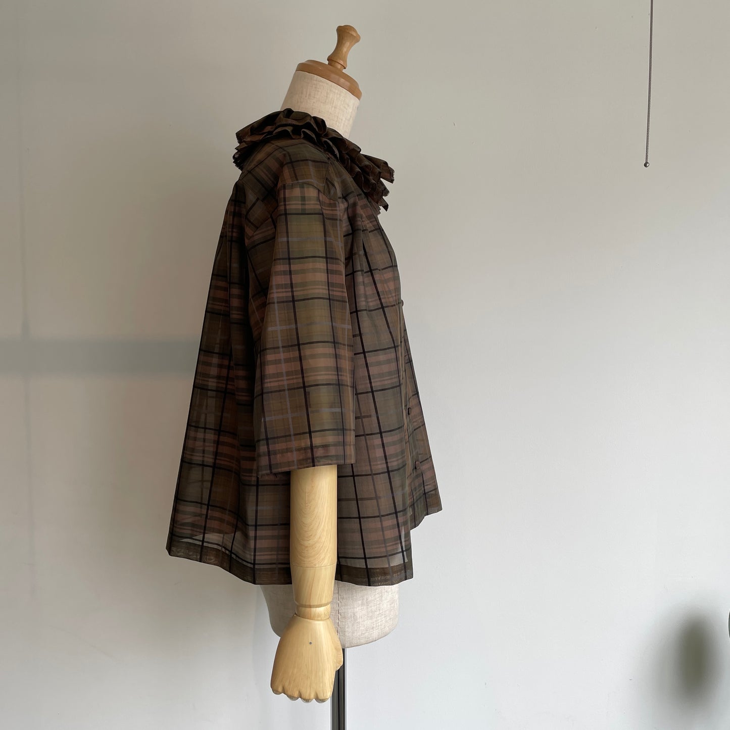 porter des boutons//シアーチェックダブルタックカラーブラウス P-22-1-066