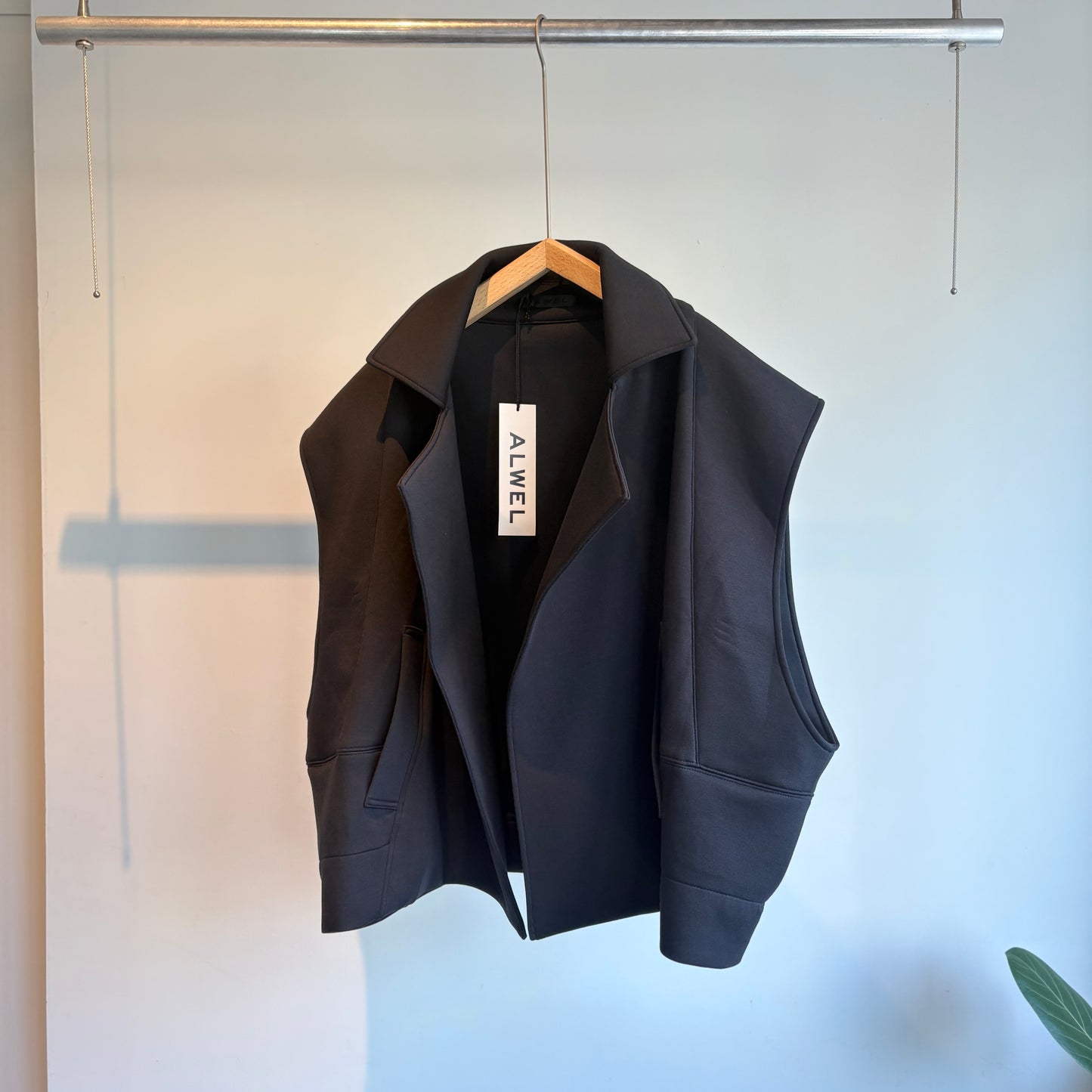 ALWEL//SLEEVELESS JACKET  AIR-10