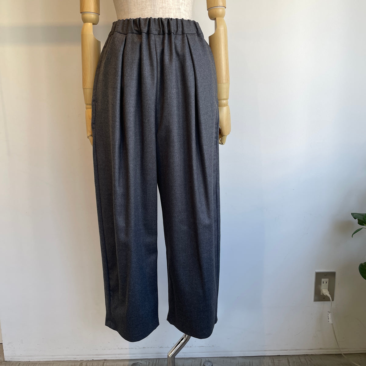 yuni//washable wool gum tuck パンツ 1701PT019262