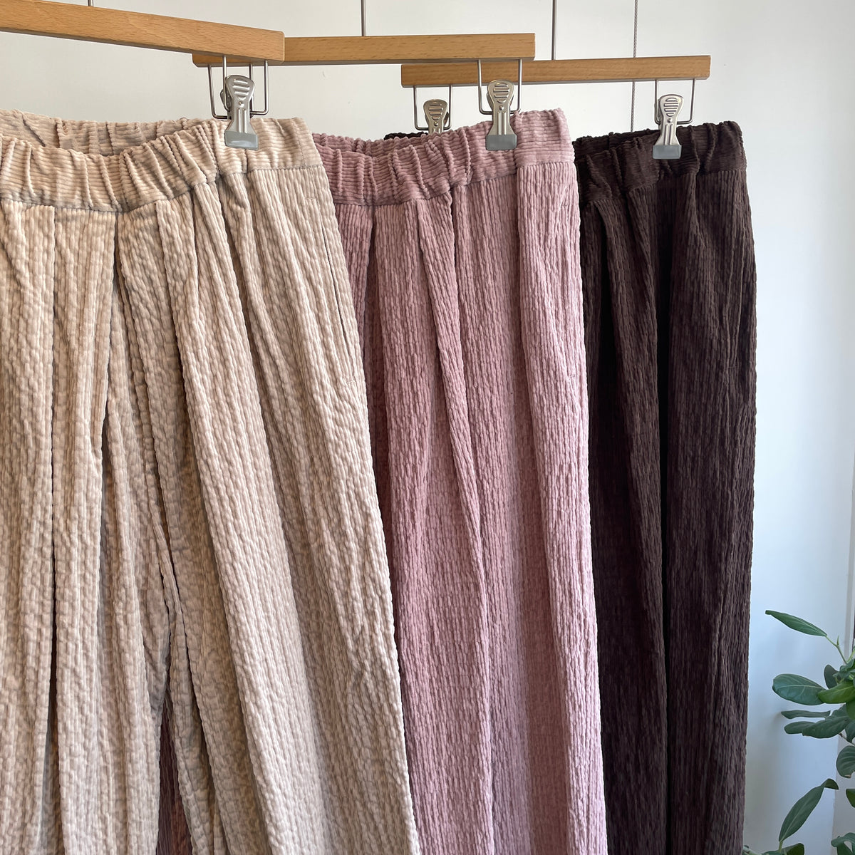 yuni//C/Pu shirring corduroy relax パンツ 1701PT022262