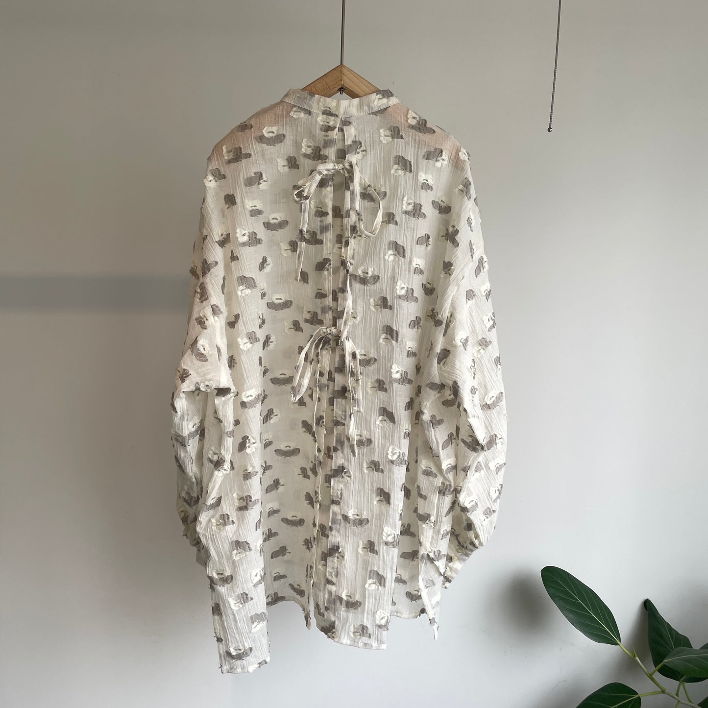 qiri//plie flower jacquard バックリボンブラウス　6301BL008261