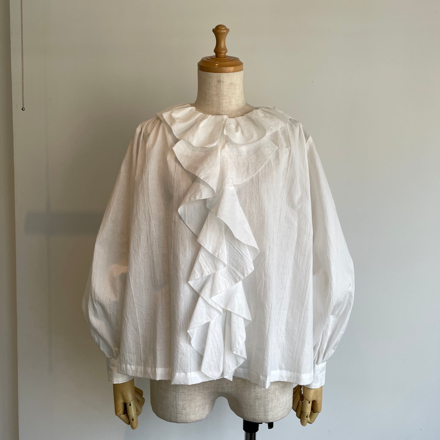 porter des boutons//ラッフルブラウス　P23-1-015-02