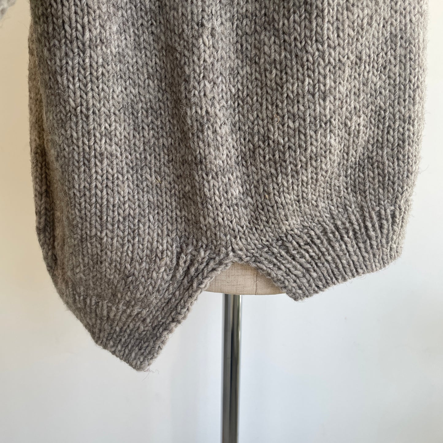 handsofcreation//ペルーローゲージニット家庭機 細ケーブルカーディガン　1540723