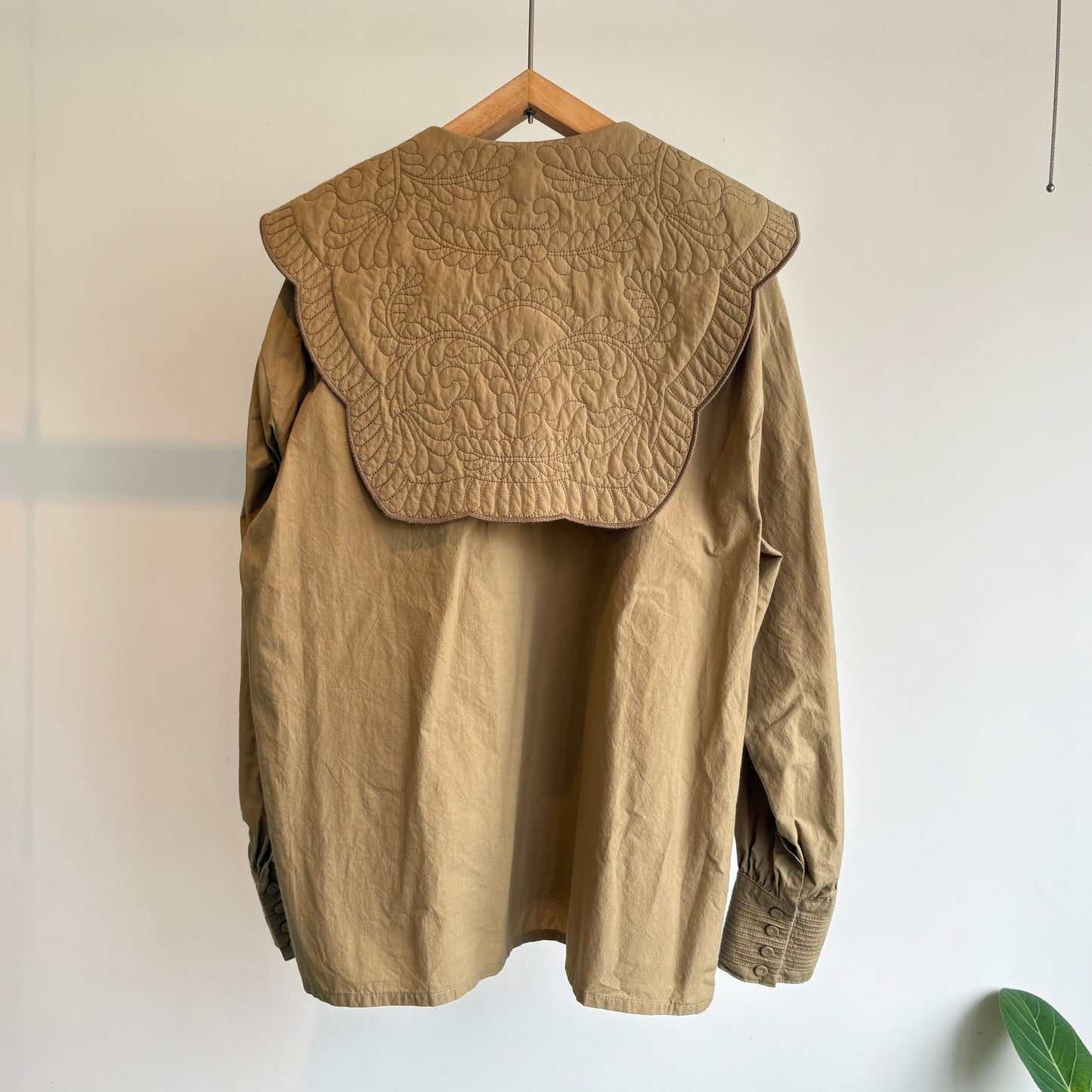 qiri//trapunto quilt collar ブラウス　6301BL007262