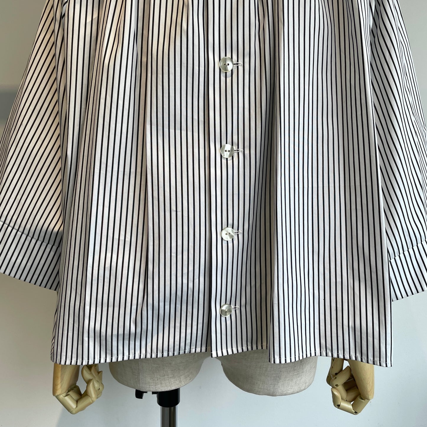 SIHIRAI// WIDE SLEEVE TACブラウスCHSS26-7008