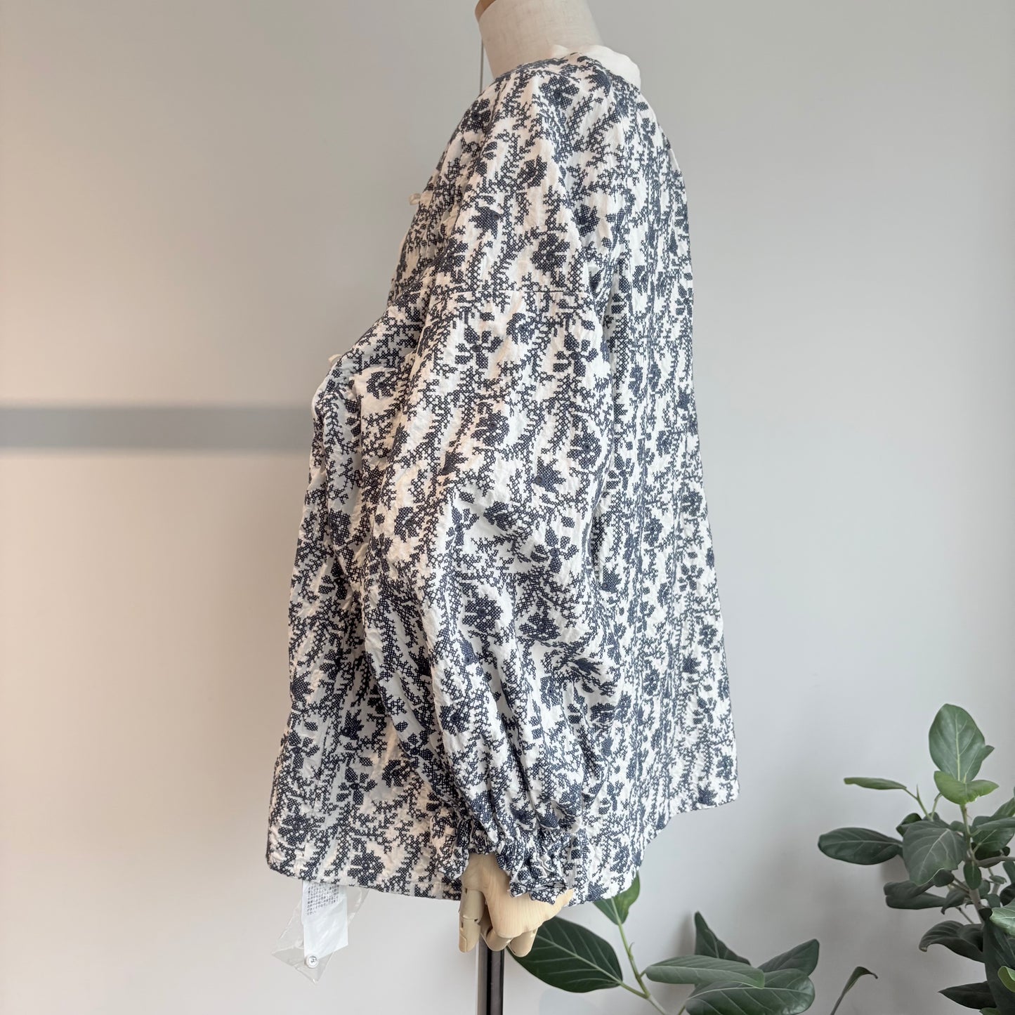 qiri//garden embroidery gather スリーブブラウス
6301BL008262