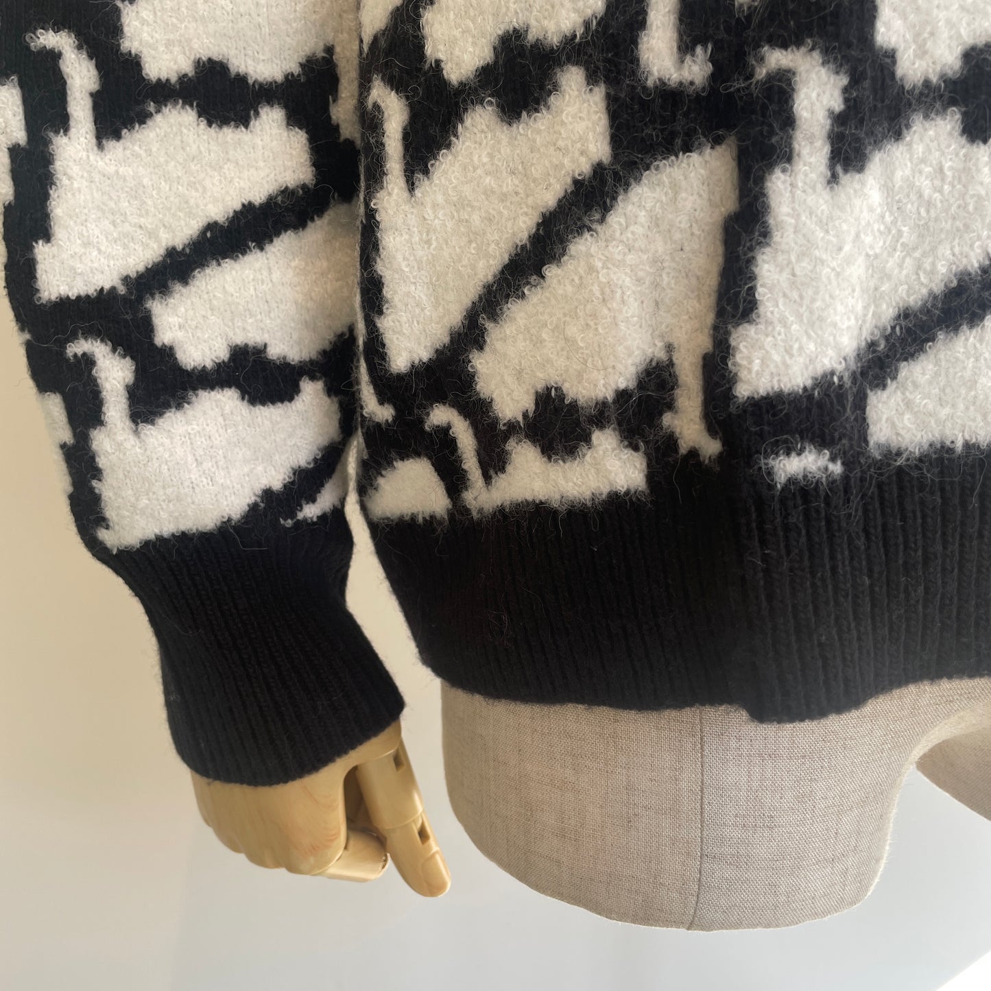 sisisi //WARM KNIT SWAN PULLOVER 2024-AW120