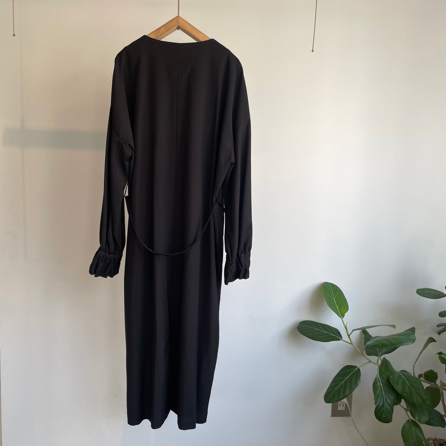 SI-HIRAI //MICRO STRETCH GABA RUBBER CUFF DRESS CHAW24-5018