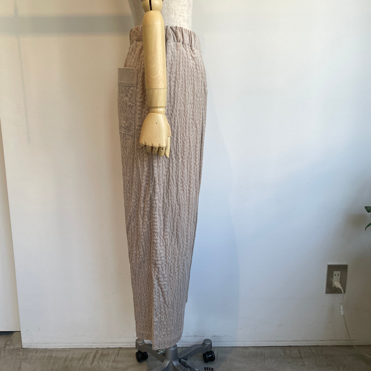 yuni//C/Pu shirring corduroy relax パンツ 1701PT022262