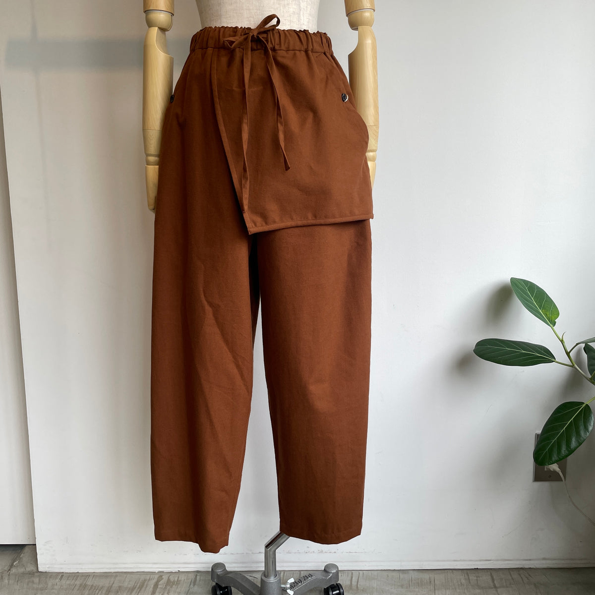 buoy buoy//SUEDE TOUCH FLANNEL APRON パンツ　2701PT005262
